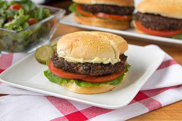 Spicy chipotle black bean burgers